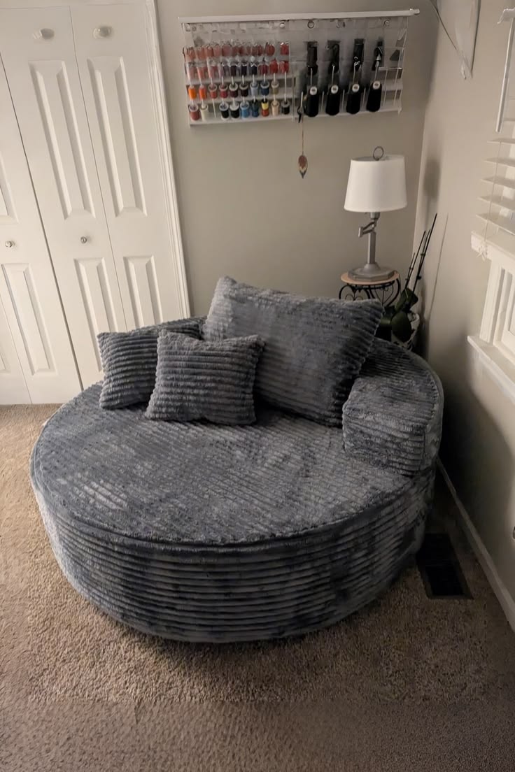 Round chaise longue
